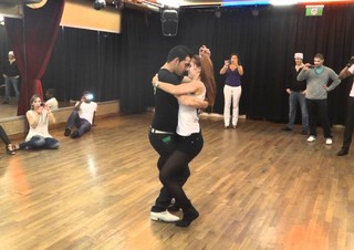 BACHATA SENSUAL – Combinations with lady turns